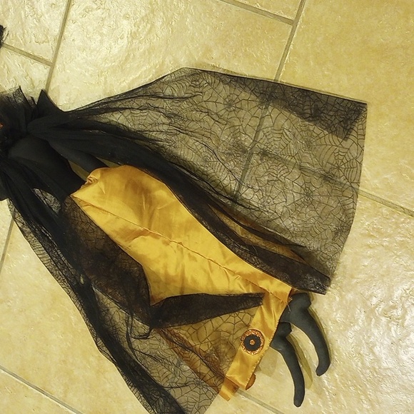 Halloween Witch Of Elegance - Picture 9 of 10